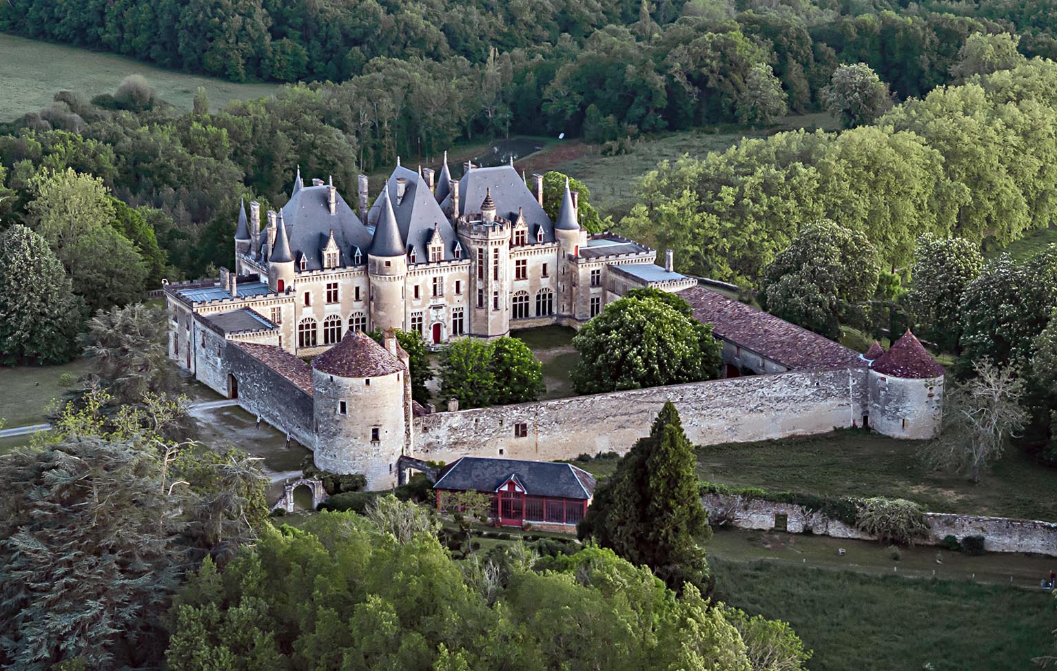 Château and the Tower of Montaign